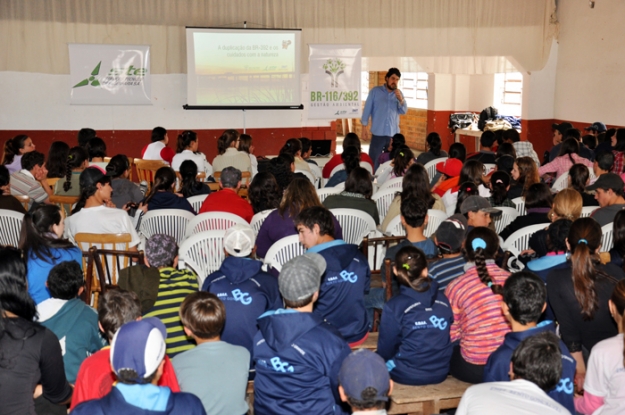 Atividade com as escola da Vila da Quinta no salão da Igreja Nossa Senhora da Penha