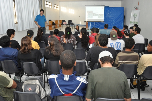 Atividade na  Escola Municipal de Ensino Fundamental Porto Seguro - Vila da Quinta