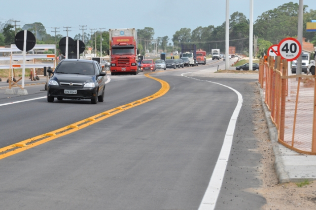 Desvio do Povo Novo em operação -  Km 42 +300