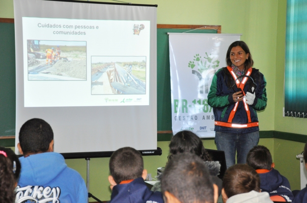 Apresentação do Equipamento de Proteção Individual na Escola E.M.E.F. Admar Corrêa