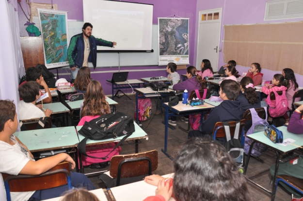 Atividade com os alunos do 5º ano do ensino fundamental  da E.E.E.F. Lília Neves