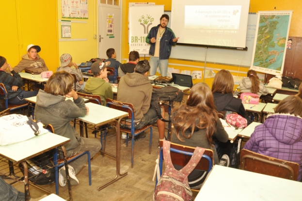 Atividade com os alunos do 6º ano do ensino fundamental  da E.E.E.F. Lília Neves