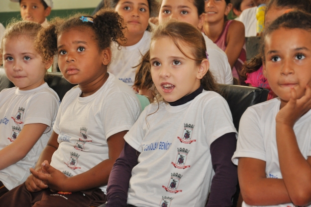 Atividade com alunos do 1º e 2º ano do fundamental na E.M.E.F. Coriolano Benício - 07 de maio de 2012