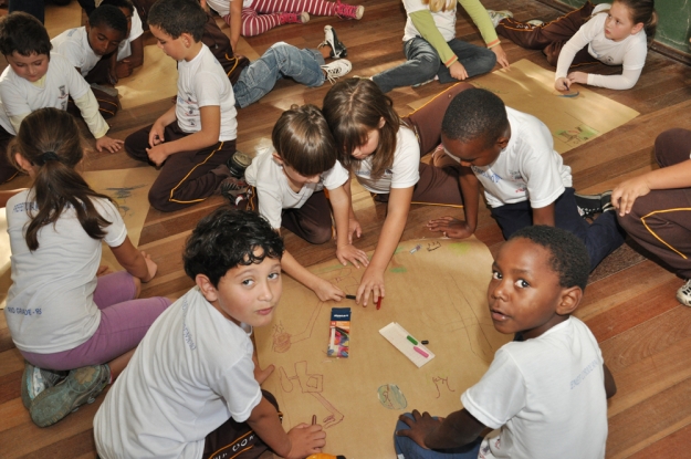 Atividade com alunos do 1º e 2º ano do fundamental na E.M.E.F. Coriolano Benício - 07 de maio de 2012