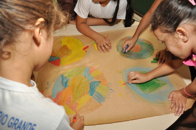 Atividade com alunos do 1º e 2º ano do fundamental na E.M.E.F. Coriolano Benício - 07 de maio de 2012