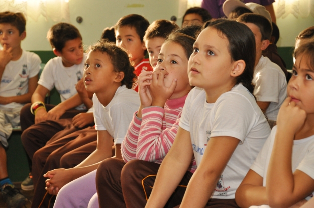 Atividade com alunos do 3º e 4º ano do fundamental na E.M.E.F. Coriolano Benício - 07 de maio de 2012