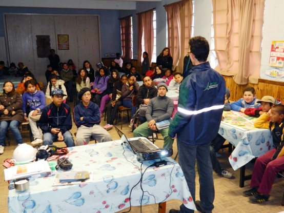 Os cuidados com a natureza em uma construção rodoviária é assunto da atividade de educação ambiental com os alunos da E.E.E.F. Alcides Barcelos - 19 junho 2012