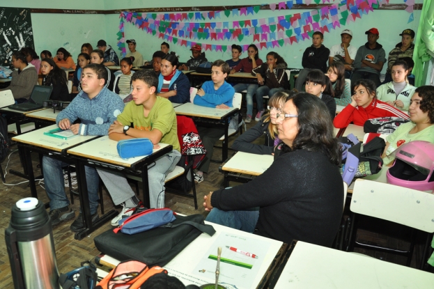 Professora e alunos atentos quando assunto é meio ambiente, E.M.E.F. Bento Gonçalves - 27 de junho de 2012