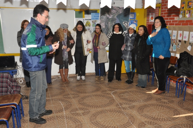 A formação com professores da escola Almirante Tamandaré inicia com dinâmica de grupo - 17 de Julho 2012