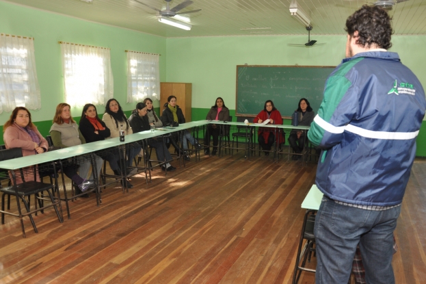 Professores da E.M.E.F. Coriolano Benício durante a palestra sobre a Gestão Ambiental da BR-116/392 - 18 de Julho de 2012