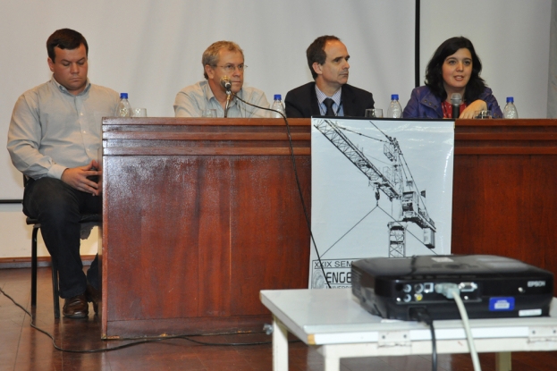 A coordenadora setorial da Gestão Ambiental da BR-116/392, Renata Freitas,  fala sobre a importância em mitigar os impactos ambientais em uma obra rodoviária - 23 de Agosto de 2012