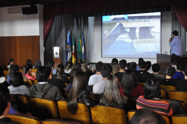 Estudantes da Engenharia Civil conhecem os cuidados com o meio ambiente em uma obra rodoviária - 20 de Agosto de 2012