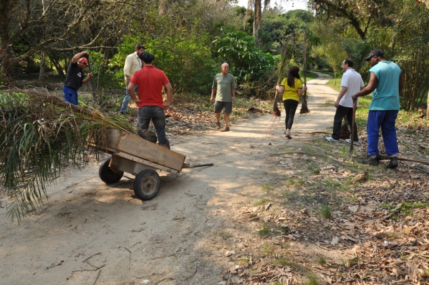 Imagem do início do plantio no balneário do Barro Duro - 24 de Agosto de 2012