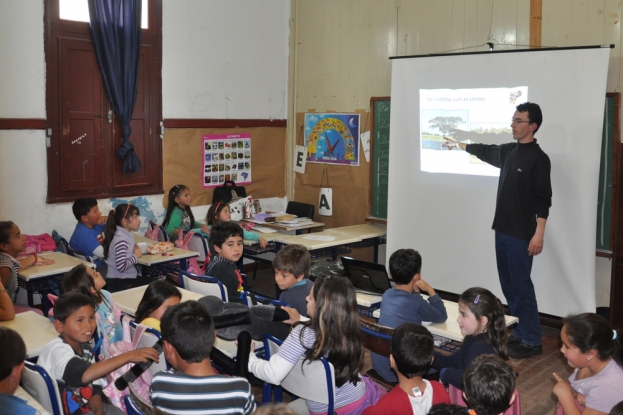 Atividade de educação ambiental na E.E.E.M. Alfredo Ferreira Rodrigues - 03 de agosto de 2012