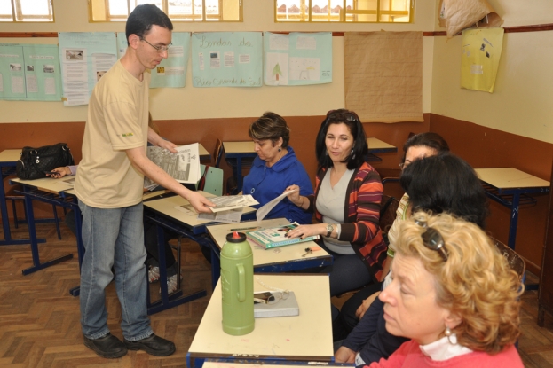 Boletins informativos distribuídos aos professores - 23 de agosto de 2012