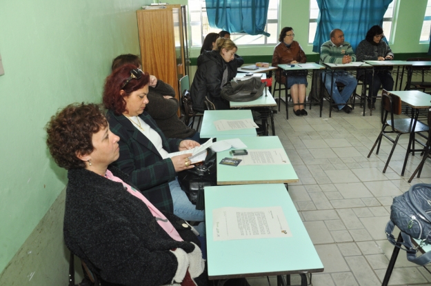 Professores da escola Olavo Bilac durante a atividade da equipe da Gestão Ambiental da BR-116/392 - 25 de agosto de 2012