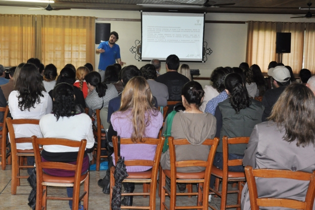 O coordenador do Programa de Educação Ambiental apresentou na 86ª Expofeira as atividades realizadas pela Gestão Ambiental da duplicação da BR-116/392.