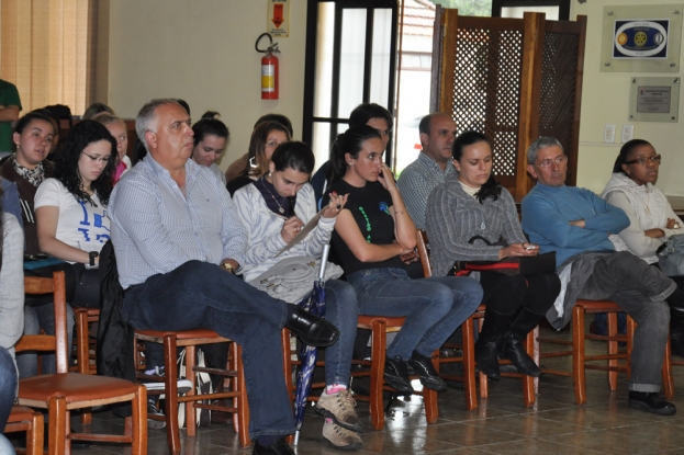 Durante atividade foram apresentados os manejos realizados para minimizar os impactos ambientais causados pela rodovia.