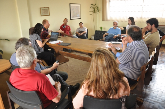 Comitê de Gestão Ambiental reunido na sede do DNIT/UL - 04 de dezembro de 2012