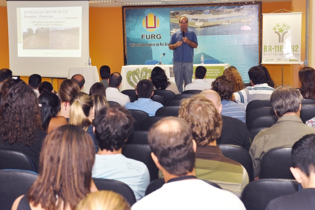 Palestra do I Seminário Gestão Ambiental de Caminhos. Eng. Alfredo Mendes (UFPel) - 12 de dezembro de 2012