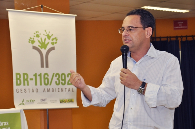 Coordenador Geral de Gestão Ambiental (STE), Adriano Panazzolo, durante o I Seminário Gestão Ambiental de Caminhos - 12 de dezembro de 2012