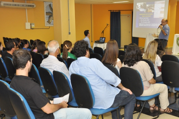 Palestra do I Seminário Gestão Ambiental de Caminhos. Secretário Municipal de Coordenação e Planejamento Paulo Renato Cuchiara (Prefeitura do Rio Grande) - 12 de dezembro de 2012