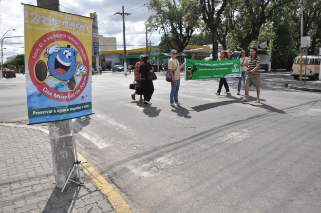 Blitz educativa na Avenida Bento Gonçalves com a rua General Osório.