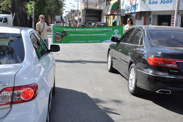 Blitz educativa na Avenida Bento Gonçalves com a rua General Osório.