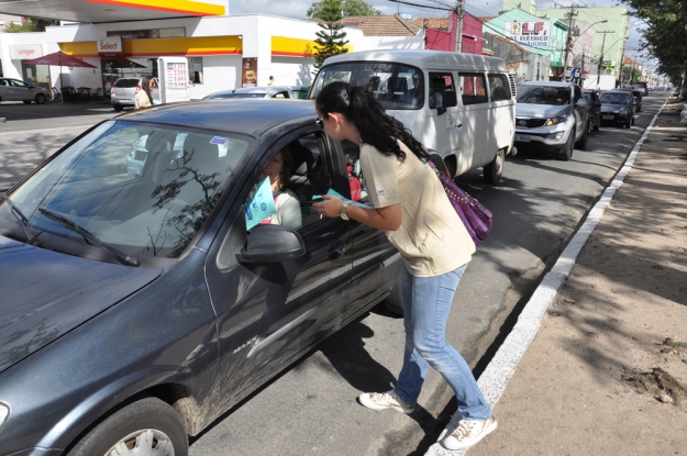 Blitz educativa na Avenida Bento Gonçalves com a rua General Osório.