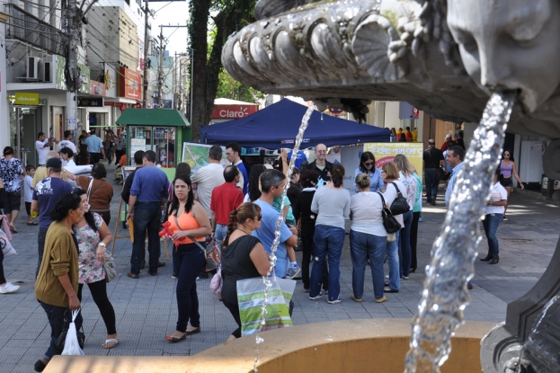 Participação da Gestão Ambiental da BR-116/392 na atividade do Dia Mundial da Água no Calçadão de Pelotas organizada pelo Sanep.