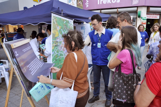 Participação da Gestão Ambiental da BR-116/392 na atividade do Dia Mundial da Água no Calçadão de Pelotas organizada pelo Sanep.