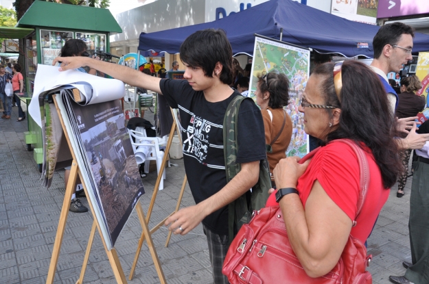 Participação da Gestão Ambiental da BR-116/392 na atividade do Dia Mundial da Água no Calçadão de Pelotas organizada pelo Sanep.