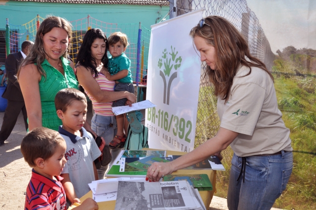 Equipe da Gestão Ambiental da BR-116/392 no aniversário da E.M.E.F. Daura Pinto.