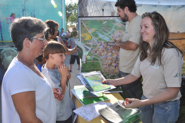 Equipe da Gestão Ambiental da BR-116/392 no aniversário da E.M.E.F. Daura Pinto.