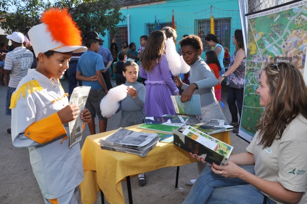 Equipe da Gestão Ambiental da BR-116/392 no aniversário da E.M.E.F. Daura Pinto.