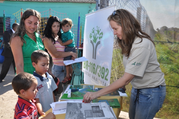 Equipe da Gestão Ambiental da BR-116/392 no aniversário da E.M.E.F. Daura Pinto.