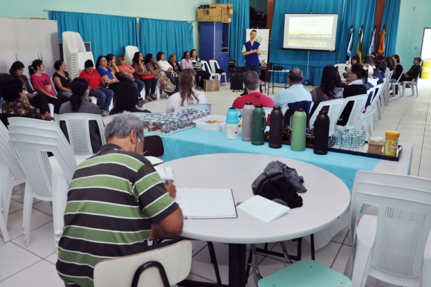 Atividade da Educação Ambiental com os professores da E.M.E.F Independência. 6 de abril.