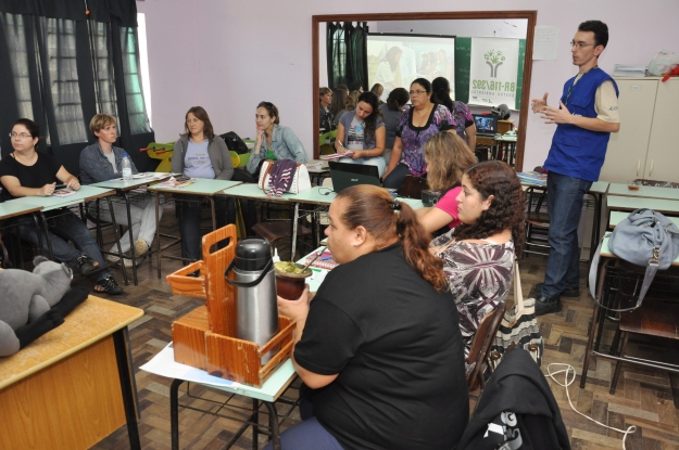 Atividade da Educação Ambiental com os professores da E.M.E.F Antônio Ronna. 6 de abril.