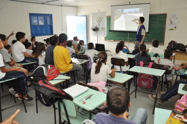 Atividade da Educação Ambiental na E.M.E.F. Olavo Bilac - 26 de março de 2013