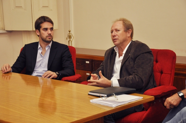 Engenheiro Vladimir Casa apresentou o projeto de duplicação da BR-116/392 e BR-116/RS para o prefeito de Pelotas, Eduardo Leite.