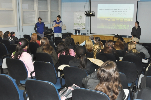 Equipe da Gestão Ambiental da BR-116/392 apresentou seus trabalhos para os estudantes da Semana Acadêmica.