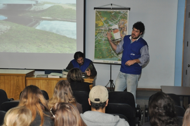 Equipe da Gestão Ambiental da BR-116/392 apresentou seus trabalhos para os estudantes da Semana Acadêmica.