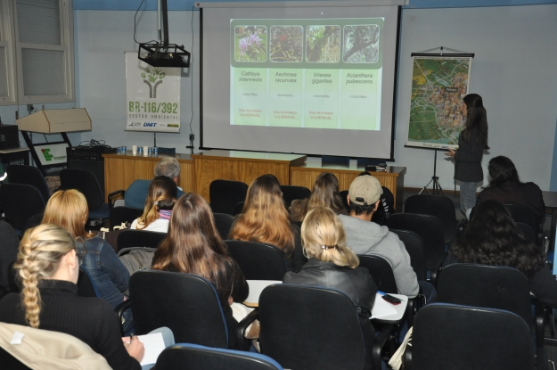 Equipe da Gestão Ambiental da BR-116/392 apresentou seus trabalhos para os estudantes da Semana Acadêmica.