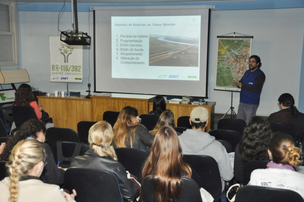 Equipe da Gestão Ambiental da BR-116/392 apresentou seus trabalhos para os estudantes da Semana Acadêmica.