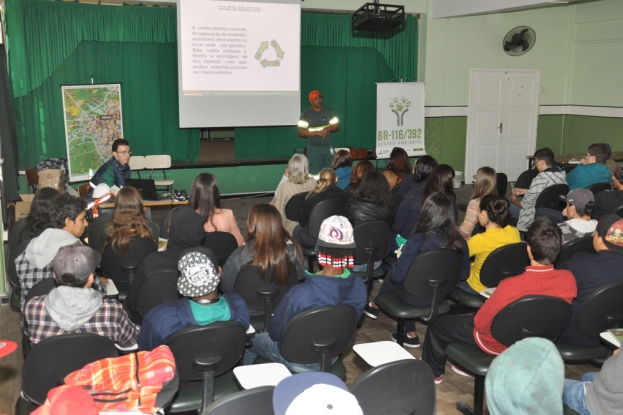 O Consórcio Contorno, responsável pelas obras do lote 1-B, apresentou sua palestra sobre a separação de resíduos sólidos.