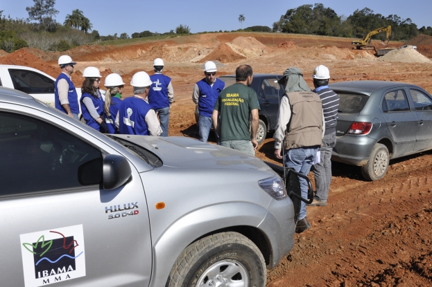 Equipe da Supervisão Ambiental acompanhando o IBAMA na jazida do Lote 1-A da BR-116.
