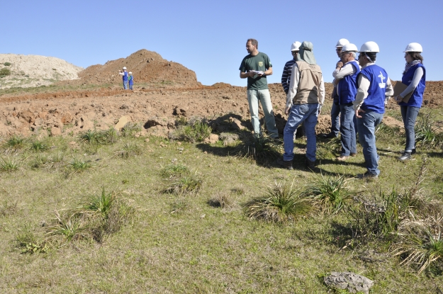 Equipe da Supervisão Ambiental acompanhando o IBAMA na jazida do Lote 1-A da BR-116.