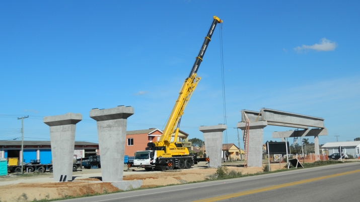 Início do içamento das vigas do viaduto da Vila Princesa ocorreu na última sexta-feira (16/08)