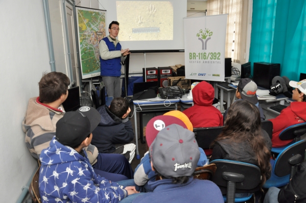 Atividade da Educação Ambiental na  E.E.E.F. Dr. Armando Fagundes, no turno da manhã