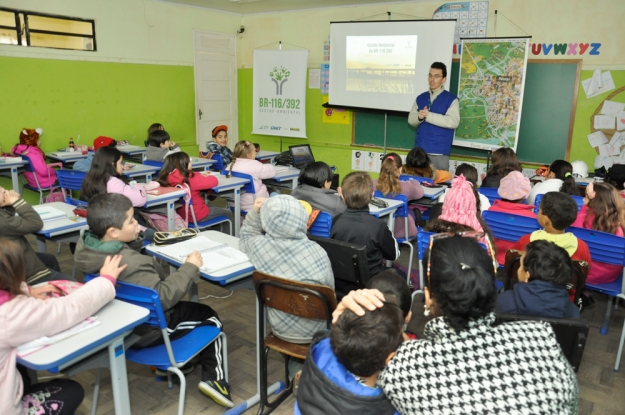 Atividade da Educação Ambiental na  E.E.E.F. Dr. Armando Fagundes, no turno da tarde